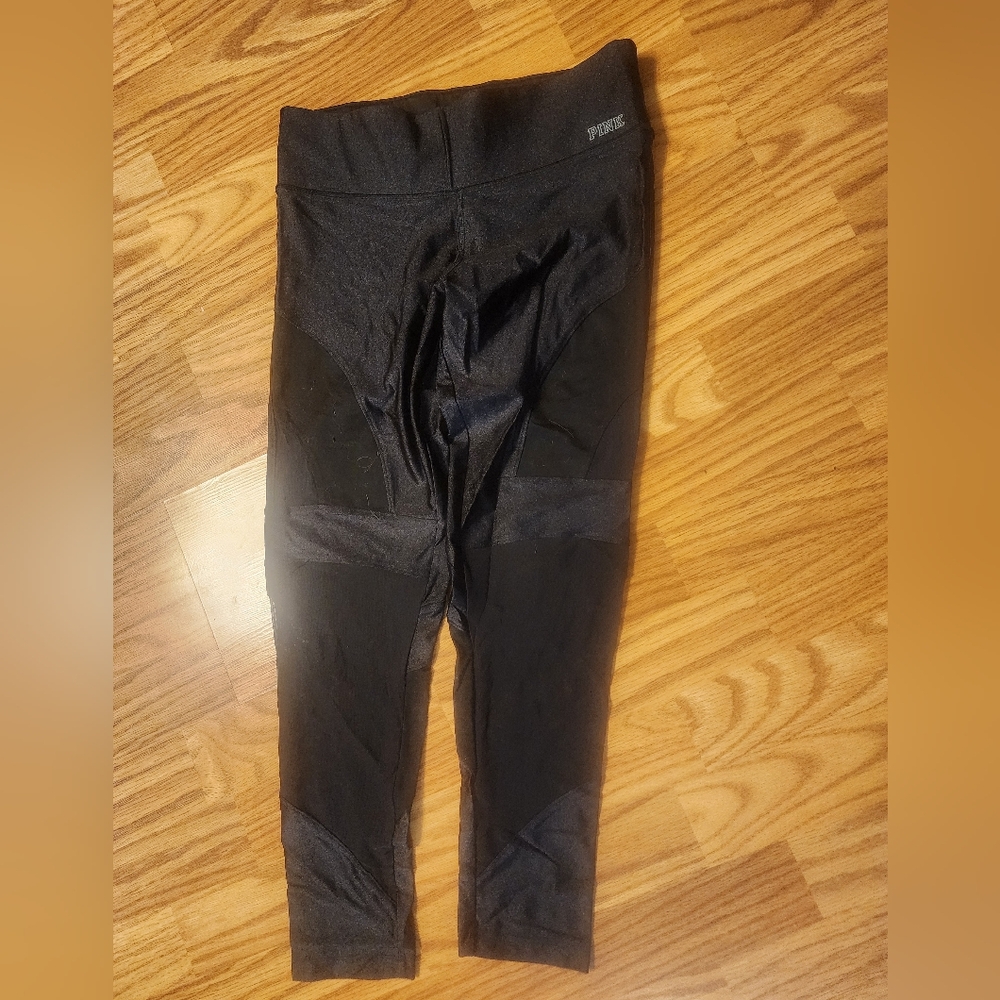 PINK ultimate black leggings. GUC. Women's small. TTS